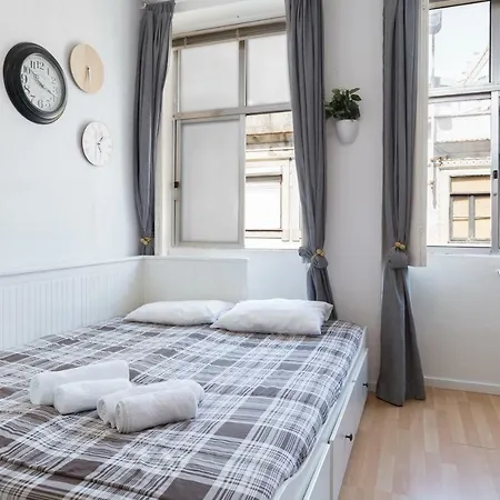 Large Flat W/ Terrace | Ace Location @ Aliados Appartement