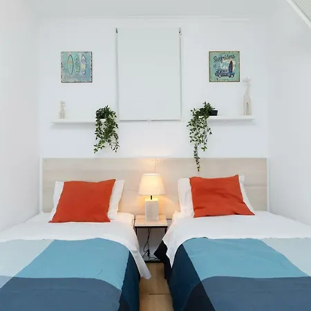 Large Flat W/ Terrace | Ace Location @ Aliados Porto